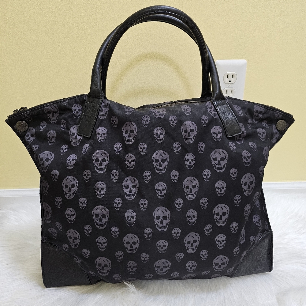 🎉🎉🎉HOST PICK🎉🎉🎉Alexander McQueen - Faithful De-Manta Tote - Picture 3 of 17